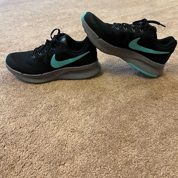 Nike Black and Teal Women’s Athletic Shoes - Picture 1 of 6